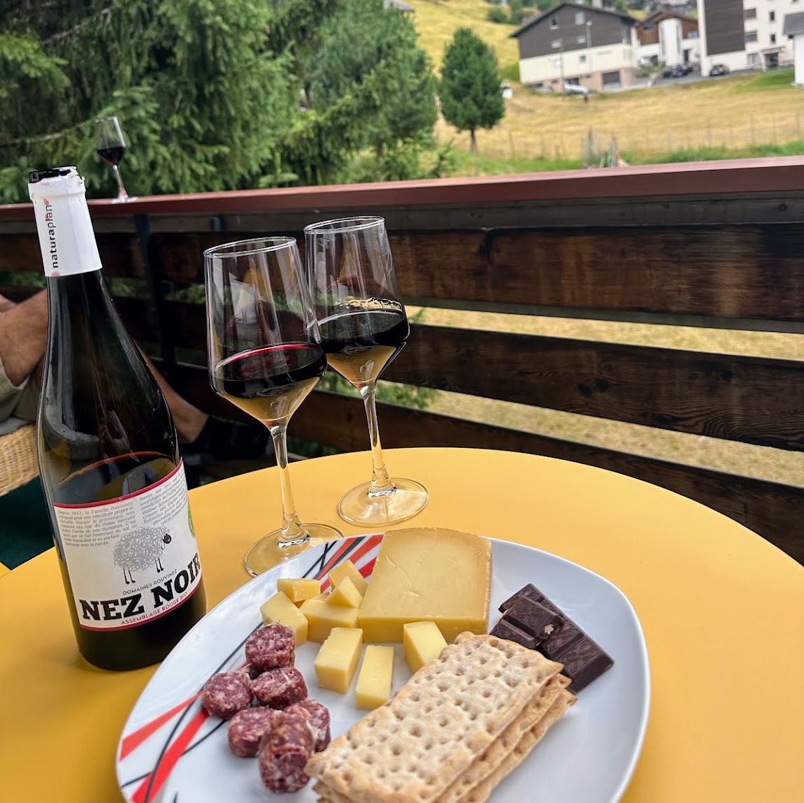 Patio in Tasch with wine and cheese