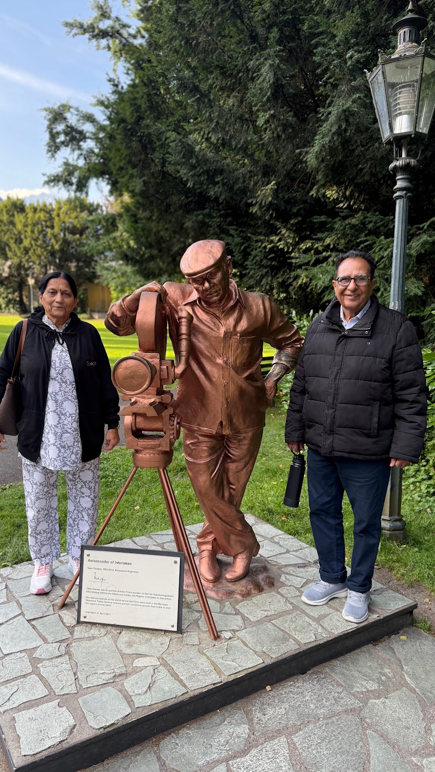 Yash Chopra Statue